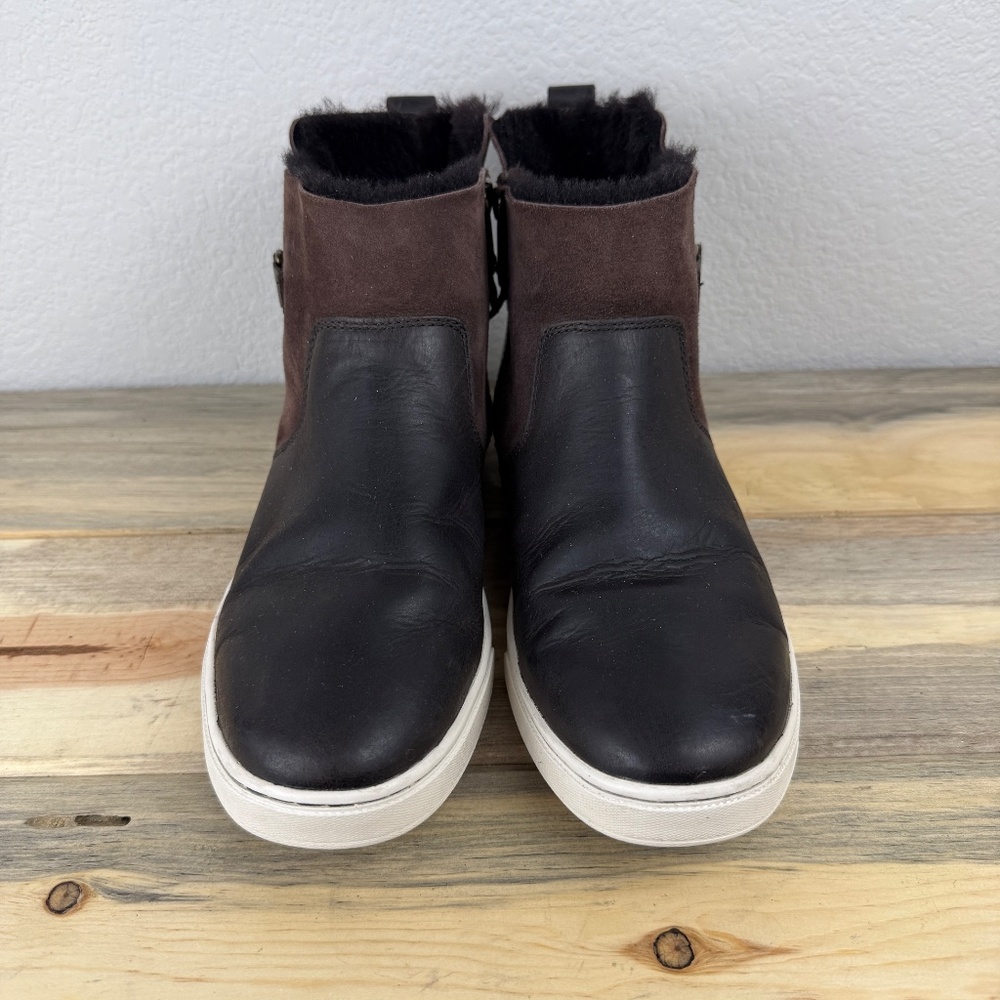 OluKai Leather Booties Shearling Lined Rubber Sole Size 9.5 Women's Great Boots!
